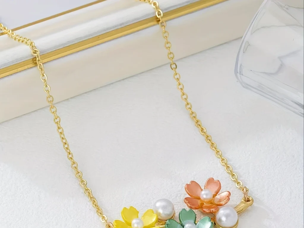 Multicolor floral pendant necklace product detail