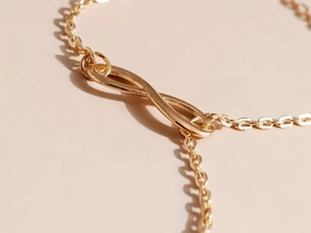 Infinity connector detail of the necklace structure