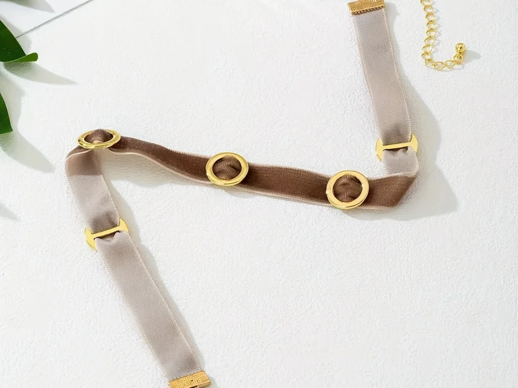 Brown velvet choker full product view