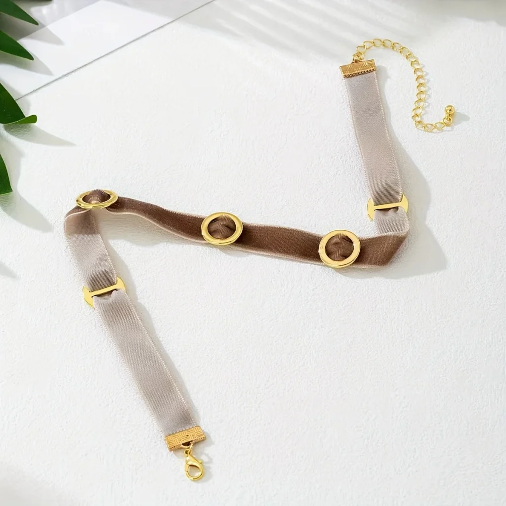 Brown velvet circle accent choker full product view