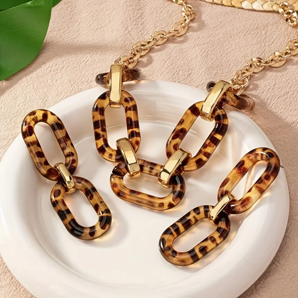 Leopard resin link set arranged on a plate