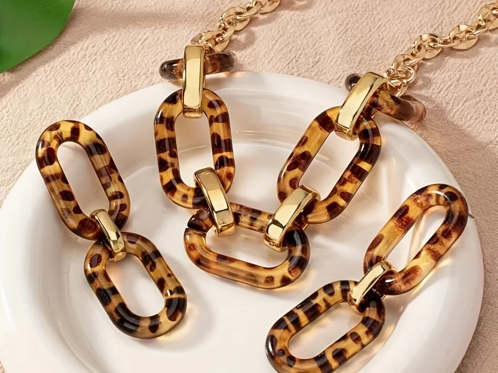 Leopard resin link set arranged on a plate
