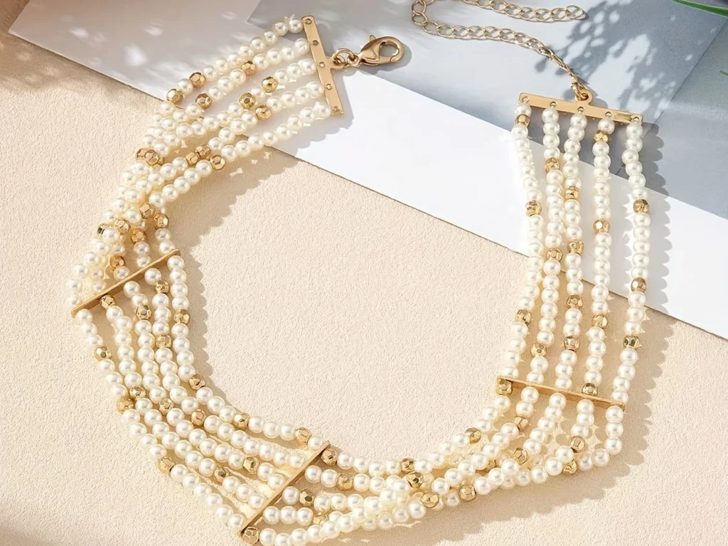 Layered pearl choker necklace structure detail