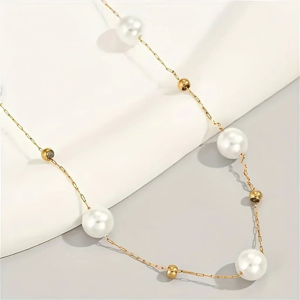 Pearl station necklace close chain detail