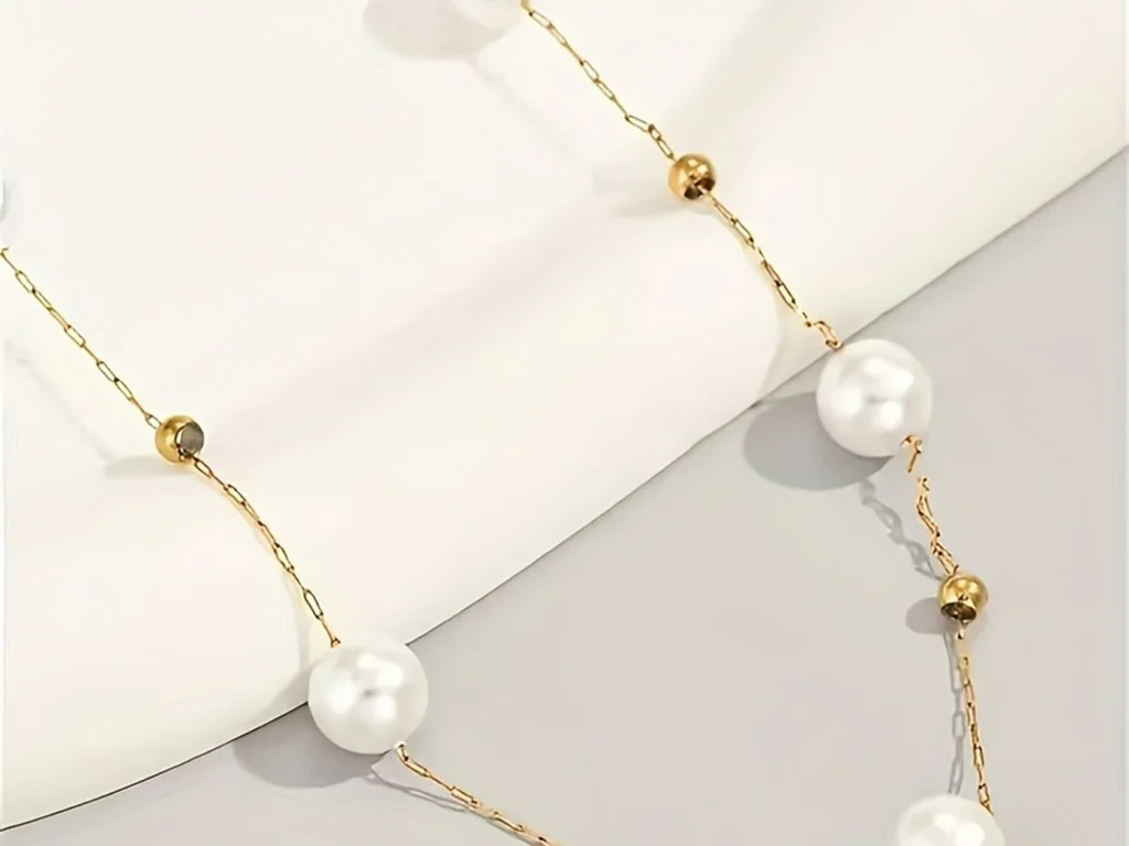 Pearl station necklace detail reference
