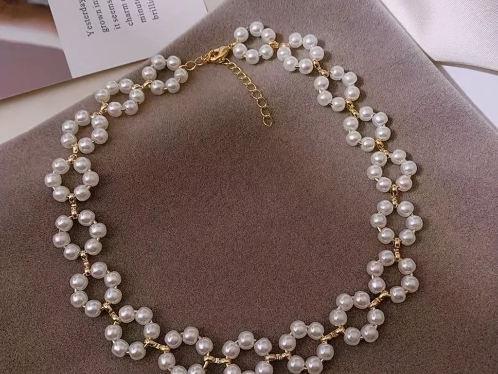 Pearl floral choker necklace full structure view